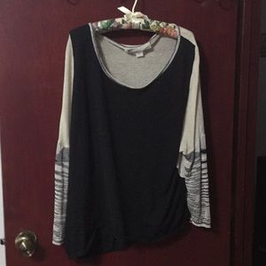 Curio New York. Sweater. Batwing. L. GUC.